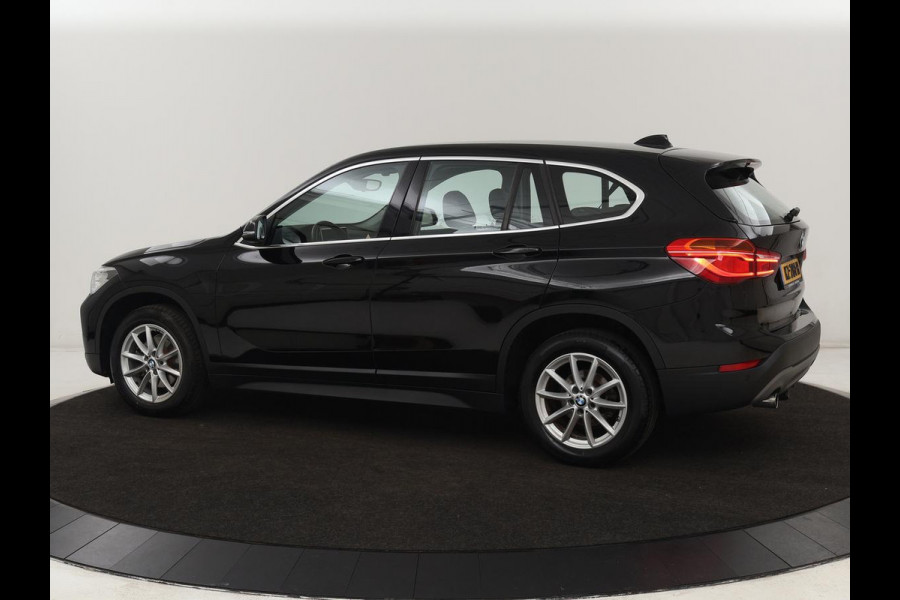 BMW X1 sDrive18i High Executive | Leder | Trekhaak | Harman/Kardon | Stoelverwarming | Head-Up | Full LED | Navigatie | Parkeerhulp | Climate control | Bluetooth