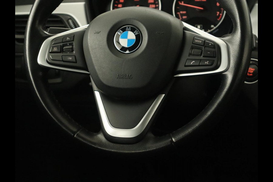 BMW X1 sDrive18i High Executive | Leder | Trekhaak | Harman/Kardon | Stoelverwarming | Head-Up | Full LED | Navigatie | Parkeerhulp | Climate control | Bluetooth