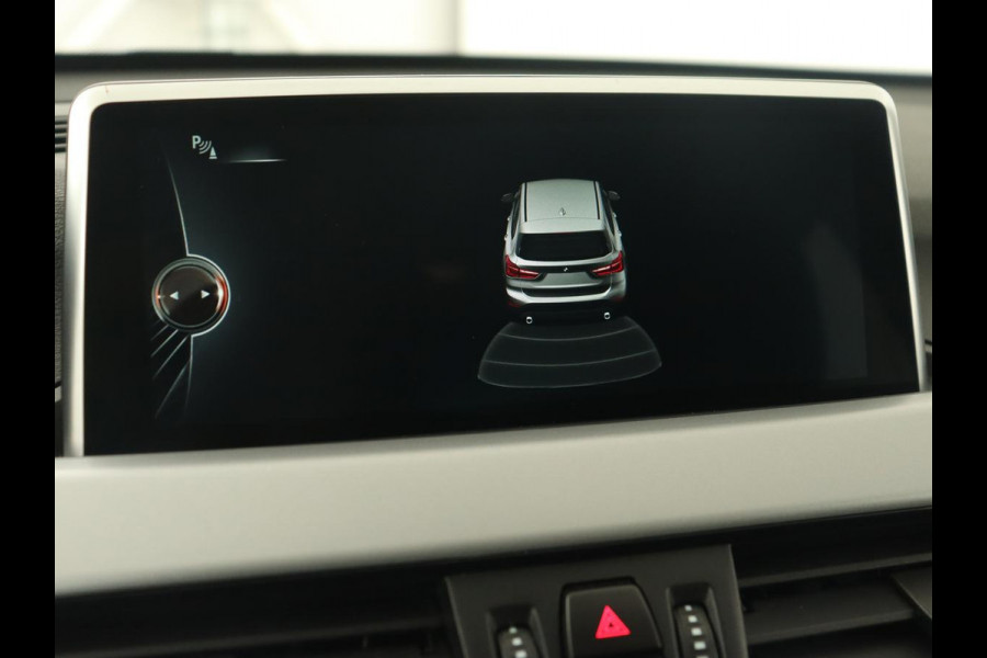 BMW X1 sDrive18i High Executive | Leder | Trekhaak | Harman/Kardon | Stoelverwarming | Head-Up | Full LED | Navigatie | Parkeerhulp | Climate control | Bluetooth
