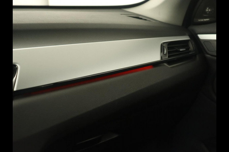 BMW X1 sDrive18i High Executive | Leder | Trekhaak | Harman/Kardon | Stoelverwarming | Head-Up | Full LED | Navigatie | Parkeerhulp | Climate control | Bluetooth