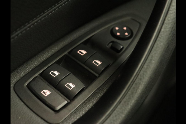 BMW X1 sDrive18i High Executive | Leder | Trekhaak | Harman/Kardon | Stoelverwarming | Head-Up | Full LED | Navigatie | Parkeerhulp | Climate control | Bluetooth