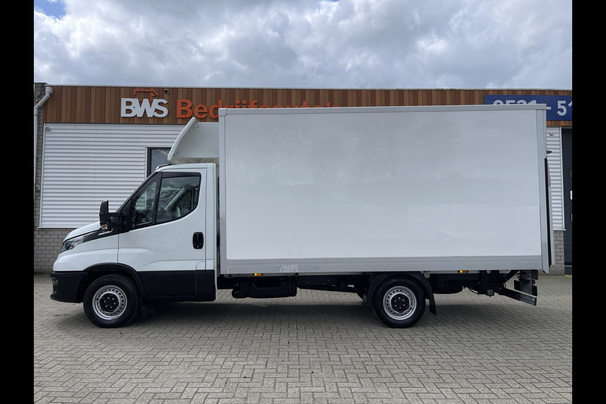 Iveco Daily 35S14 2.3 Himatic automaat 140pk / vaste prijs rijklaar € 30.950 ex btw / lease vanaf € 554 / cruise en climate control / 2 x comfort stoel / bakwagen met Zepro laadklep ! / 1110 kg netto laadvermogen / afmetingen lang 410 cm breed 210 cm hoog 200 cm Iveco Daily 35S14 2.3 Himatic automaat 140pk / vaste prijs rijklaar € 30.950 ex btw / lease vanaf € 554 / cruise en climate control / 2 x comfort stoel / bakwagen met Zepro laadklep ! / 1110 kg netto laadvermogen / afmetingen lang 410 cm breed 210 cm hoog 200 cm