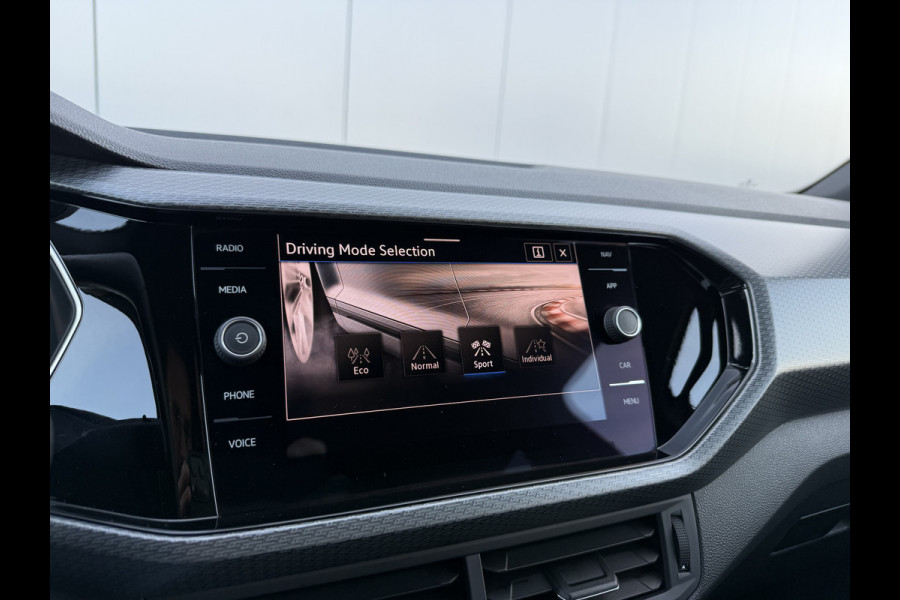 Volkswagen T-Cross 1.5 TSI 150pk DSG R-Line | Acc | Lane | Camera Volkswagen T-Cross 1.5 TSI 150pk DSG R-Line | Acc | Lane | Camera