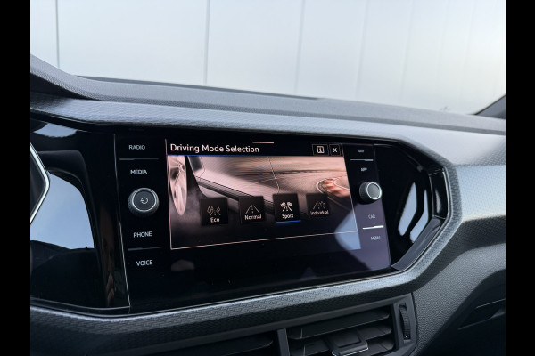 Volkswagen T-Cross 1.5 TSI 150pk DSG R-Line | Acc | Lane | Camera Volkswagen T-Cross 1.5 TSI 150pk DSG R-Line | Acc | Lane | Camera