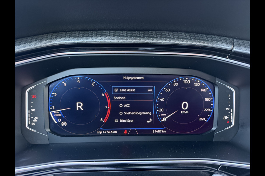 Volkswagen T-Cross 1.5 TSI 150pk DSG R-Line | Acc | Lane | Camera Volkswagen T-Cross 1.5 TSI 150pk DSG R-Line | Acc | Lane | Camera