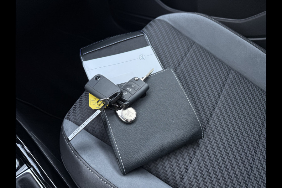 Volkswagen T-Cross 1.5 TSI 150pk DSG R-Line | Acc | Lane | Camera Volkswagen T-Cross 1.5 TSI 150pk DSG R-Line | Acc | Lane | Camera