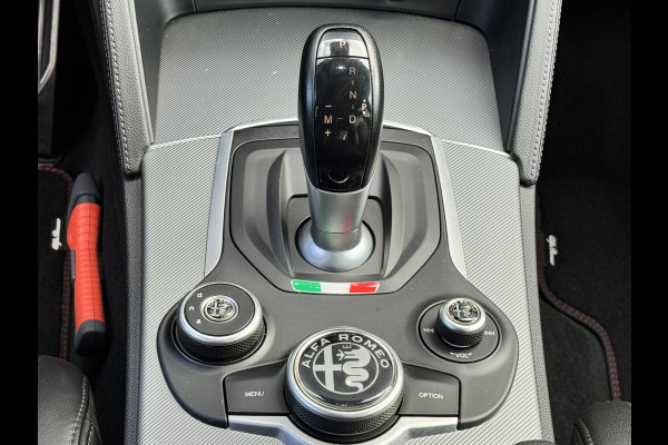 Alfa Romeo Stelvio 2.0T AWD 200pk Super│Veloce interieur│18'' velgen│PDC│Camera│Stoel-stuur verwarmbaar | Trekhaak