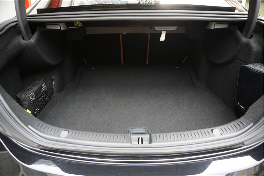 Mercedes-Benz E-Klasse 200 d Business Solution AMG | NL AUTO | 1ste Eigenaar | Dealer onderhouden | Panoramadak | Sfeerverlichting | Leder | 360 camera | Cruise + Lane | Burmester Mercedes-Benz E-Klasse 200 d Business Solution AMG | NL AUTO | 1ste Eigenaar | Dealer onderhouden | Panoramadak | Sfeerverlichting | Leder | 360 camera | Cruise + Lane | Burmester