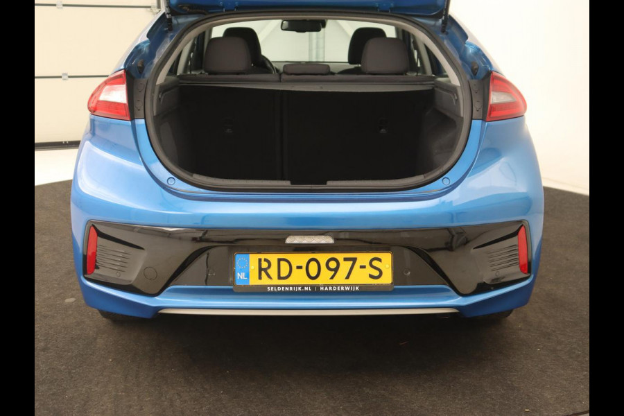 Hyundai IONIQ 1.6 GDi Comfort | Xenon | Carplay | Camera | Adaptive cruise | Keyless | Navigatie | Parkeerhulp | Climate control