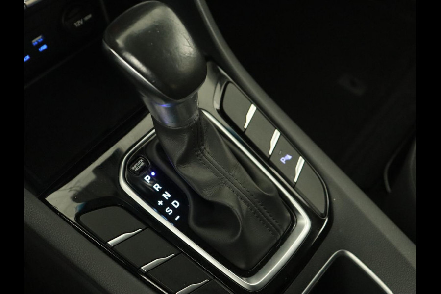 Hyundai IONIQ 1.6 GDi Comfort | Xenon | Carplay | Camera | Adaptive cruise | Keyless | Navigatie | Parkeerhulp | Climate control