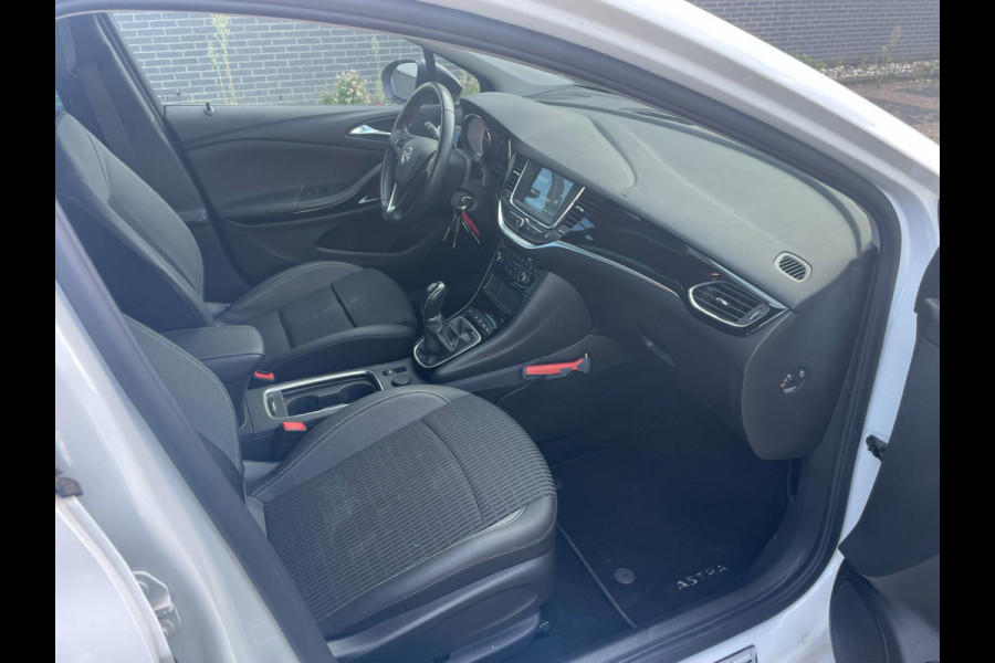 Opel Astra Sports Tourer 1.2 Design & Tech / camera / trekhaak