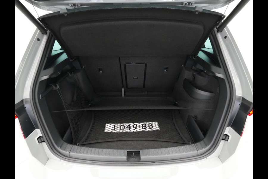 Škoda Karoq 1.5 TSI ACT 150pk DSG Sportline Business Navigatie CantonSound Stoelverwarming Camera Carplay Sideassist 199