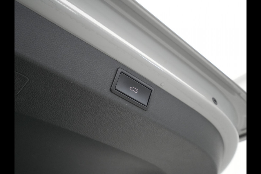 Škoda Karoq 1.5 TSI ACT 150pk DSG Sportline Business Navigatie CantonSound Stoelverwarming Camera Carplay Sideassist 199