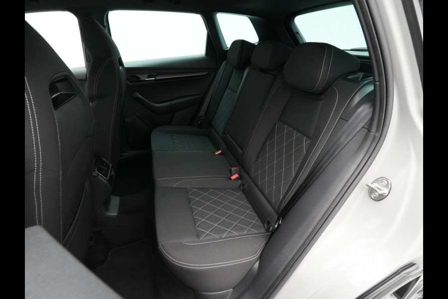 Škoda Karoq 1.5 TSI ACT 150pk DSG Sportline Business Navigatie CantonSound Stoelverwarming Camera Carplay Sideassist 199