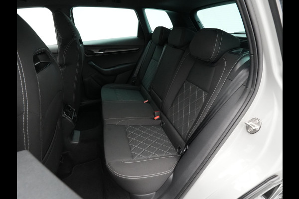 Škoda Karoq 1.5 TSI ACT 150pk DSG Sportline Business Navigatie CantonSound Stoelverwarming Camera Carplay Sideassist 199