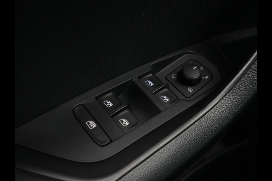 Škoda Karoq 1.5 TSI ACT 150pk DSG Sportline Business Navigatie CantonSound Stoelverwarming Camera Carplay Sideassist 199