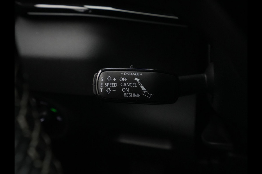 Škoda Karoq 1.5 TSI ACT 150pk DSG Sportline Business Navigatie CantonSound Stoelverwarming Camera Carplay Sideassist 199