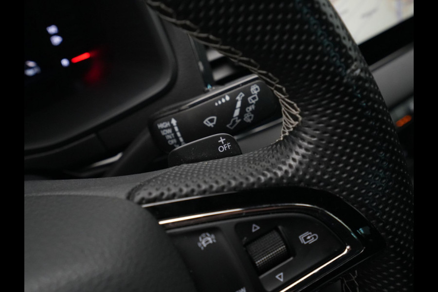 Škoda Karoq 1.5 TSI ACT 150pk DSG Sportline Business Navigatie CantonSound Stoelverwarming Camera Carplay Sideassist 199