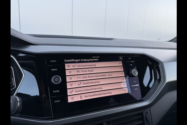 Volkswagen T-Cross 1.5 TSI 150pk DSG R-Line | Acc | Lane | Camera Volkswagen T-Cross 1.5 TSI 150pk DSG R-Line | Acc | Lane | Camera