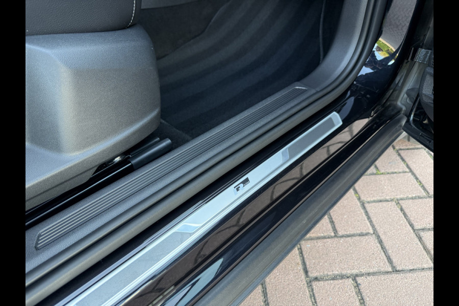 Volkswagen T-Cross 1.5 TSI 150pk DSG R-Line | Acc | Lane | Camera Volkswagen T-Cross 1.5 TSI 150pk DSG R-Line | Acc | Lane | Camera