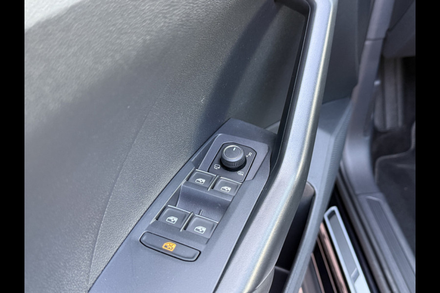 Volkswagen T-Cross 1.5 TSI 150pk DSG R-Line | Acc | Lane | Camera Volkswagen T-Cross 1.5 TSI 150pk DSG R-Line | Acc | Lane | Camera