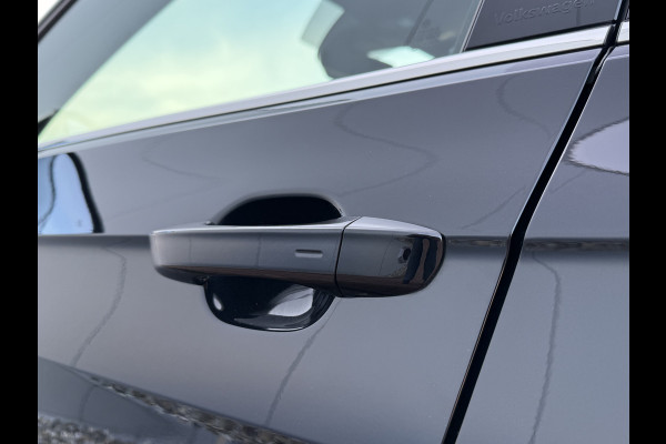 Volkswagen T-Cross 1.5 TSI 150pk DSG R-Line | Acc | Lane | Camera Volkswagen T-Cross 1.5 TSI 150pk DSG R-Line | Acc | Lane | Camera