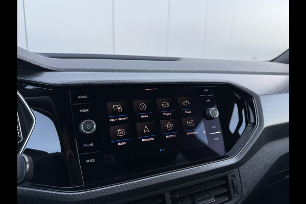 Volkswagen T-Cross 1.5 TSI 150pk DSG R-Line | Acc | Lane | Camera Volkswagen T-Cross 1.5 TSI 150pk DSG R-Line | Acc | Lane | Camera