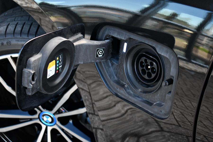 BMW 3 Serie Touring 320e M-Sport Pano El-zetels 360-cam HUD 19inch