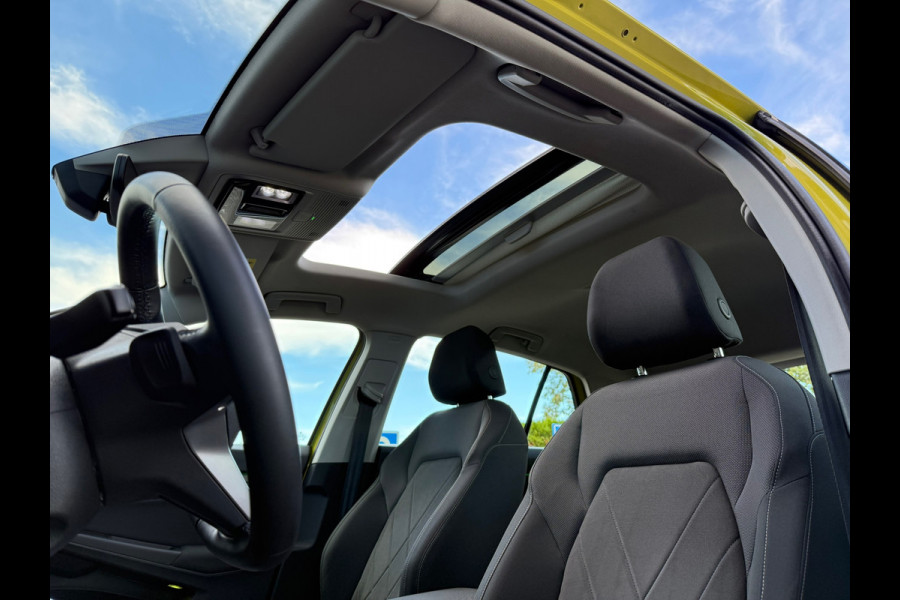 Volkswagen Golf 1.5 eTSI Style - Automaat - Pano/schuifdak - Navi - Camera - Org.NL