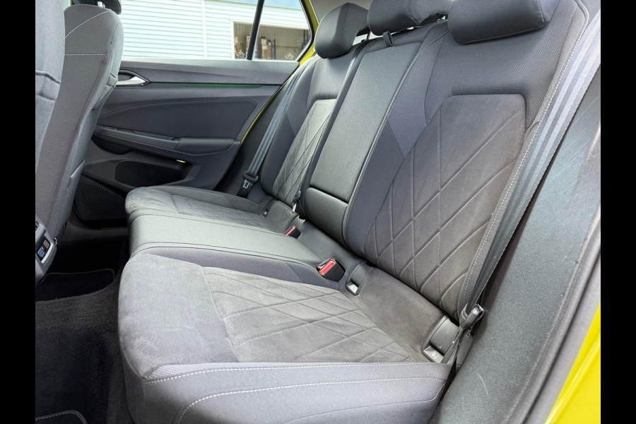 Volkswagen Golf 1.5 eTSI Style - Automaat - Pano/schuifdak - Navi - Camera - Org.NL