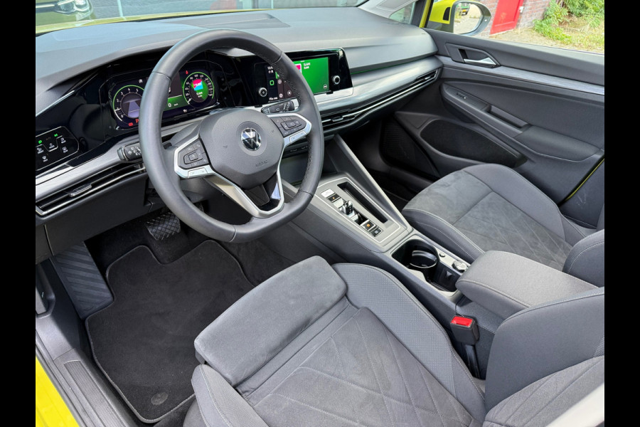 Volkswagen Golf 1.5 eTSI Style - Automaat - Pano/schuifdak - Navi - Camera - Org.NL
