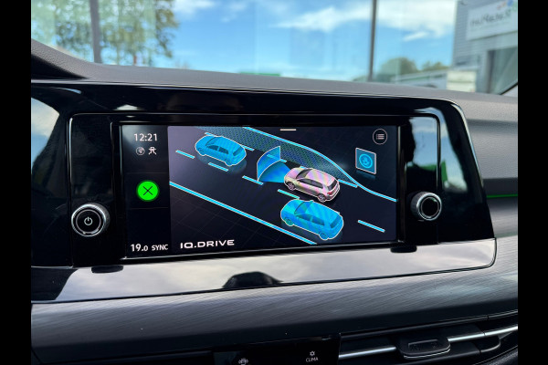 Volkswagen Golf 1.5 eTSI Style - Automaat - Pano/schuifdak - Navi - Camera - Org.NL