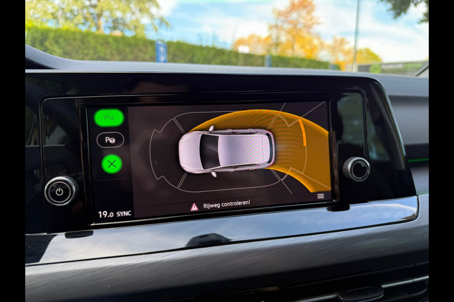 Volkswagen Golf 1.5 eTSI Style - Automaat - Pano/schuifdak - Navi - Camera - Org.NL
