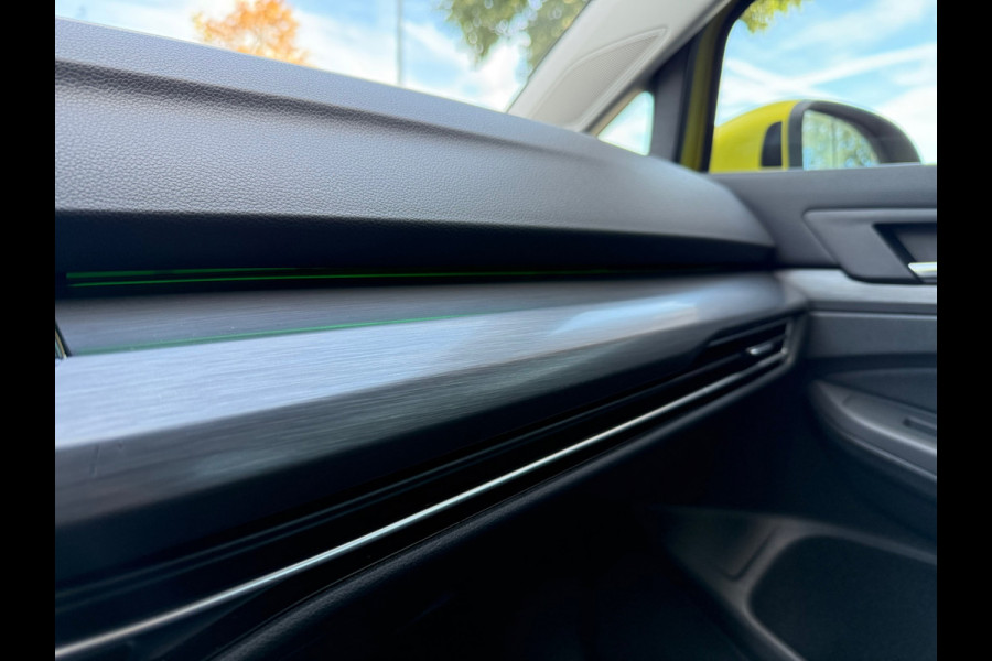 Volkswagen Golf 1.5 eTSI Style - Automaat - Pano/schuifdak - Navi - Camera - Org.NL