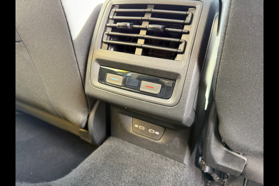 Volkswagen Golf 1.5 eTSI Style - Automaat - Pano/schuifdak - Navi - Camera - Org.NL