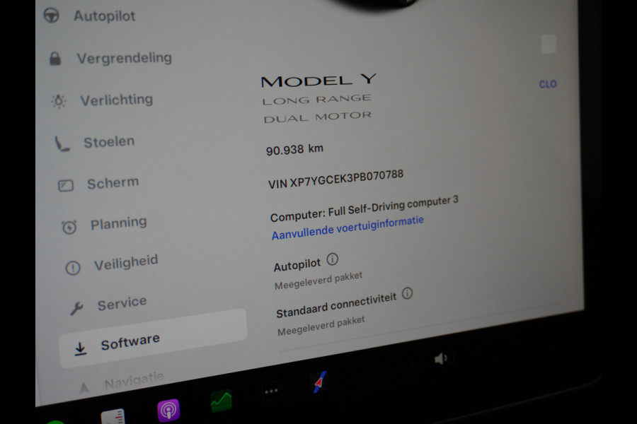 Tesla Model Y Long Range AWD 75kWh Warmtepomp  Autopilot FSD-Computer 3 Leder Pano-dak Elektr.Stuur+Stoel+Verwarmd Navi Ecc Premium Audio Keyl Camera's Elektr.AchterKlep Parkeer Assistent Sentry-Mode Privacyglas Bluetooth Dodehoek detector Connected services AMD-Ryzen Processor™ 1.600kg Trekvermogen Origineel Nederlandse Auto Garantie op Accu en Motor tot 20-01-2021 max. 192.000km