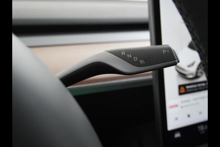 Tesla Model Y Long Range AWD 75kWh Warmtepomp  Autopilot FSD-Computer 3 Leder Pano-dak Elektr.Stuur+Stoel+Verwarmd Navi Ecc Premium Audio Keyl Camera's Elektr.AchterKlep Parkeer Assistent Sentry-Mode Privacyglas Bluetooth Dodehoek detector Connected services AMD-Ryzen Processor™ 1.600kg Trekvermogen Origineel Nederlandse Auto Garantie op Accu en Motor tot 20-01-2021 max. 192.000km