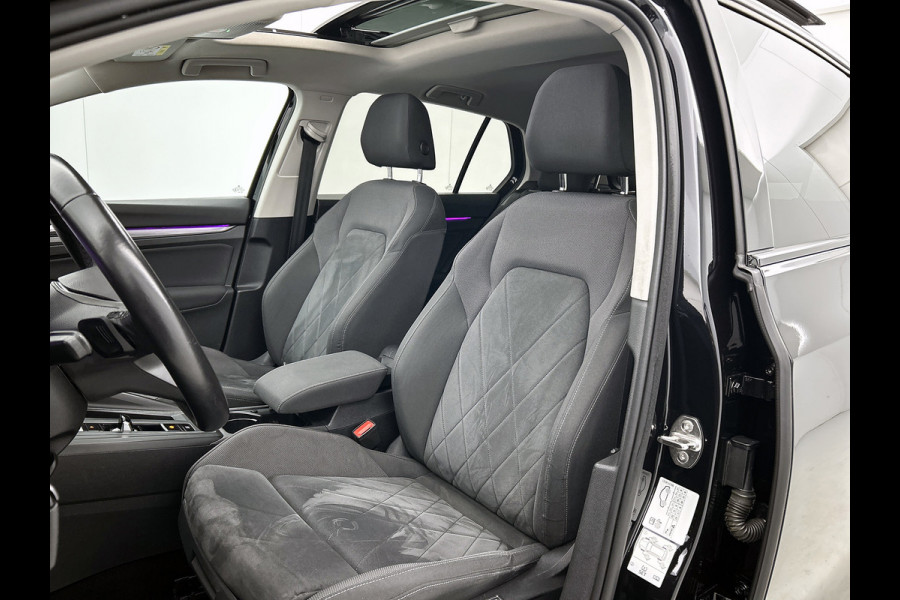 Volkswagen Golf 1.5 eTSI Sport Automaat (PANO, SFEERVERLICHTING, ADAPTIVE CRUISE, STOELVERWARMING, MASSAGE STOELEN, CARPLAY)