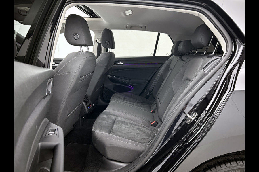 Volkswagen Golf 1.5 eTSI Sport Automaat (PANO, SFEERVERLICHTING, ADAPTIVE CRUISE, STOELVERWARMING, MASSAGE STOELEN, CARPLAY)