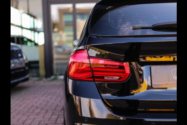 BMW 3 Serie Touring 318i Essential | BTW! | 19" LM | Leder | PDC | Stoelverw. | LED