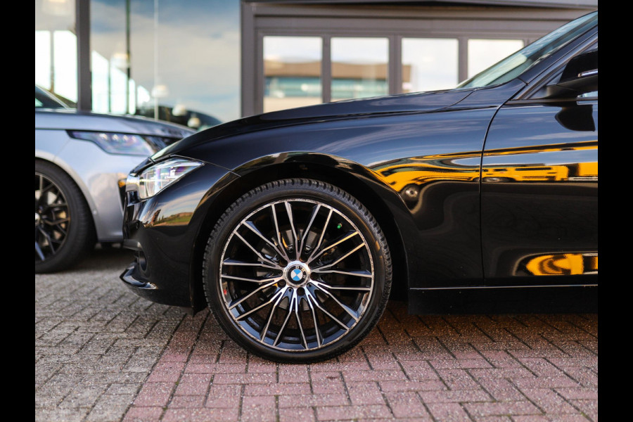 BMW 3 Serie Touring 318i Essential | BTW! | 19" LM | Leder | PDC | Stoelverw. | LED