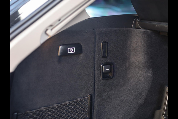 BMW 3 Serie Touring 318i Essential | BTW! | 19" LM | Leder | PDC | Stoelverw. | LED