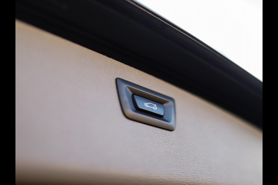 BMW 3 Serie Touring 318i Essential | BTW! | 19" LM | Leder | PDC | Stoelverw. | LED