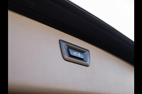 BMW 3 Serie Touring 318i Essential | BTW! | 19" LM | Leder | PDC | Stoelverw. | LED