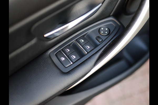 BMW 3 Serie Touring 318i Essential | BTW! | 19" LM | Leder | PDC | Stoelverw. | LED