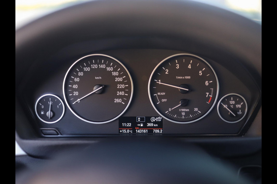 BMW 3 Serie Touring 318i Essential | BTW! | 19" LM | Leder | PDC | Stoelverw. | LED