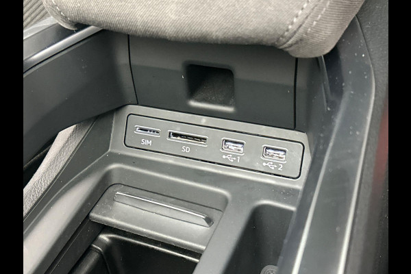 Audi e-tron E-tron 50 quattro Launch edition 71 kWh Origineel NL Virtual Audi e-tron E-tron 50 quattro Launch edition 71 kWh Origineel NL Virtual