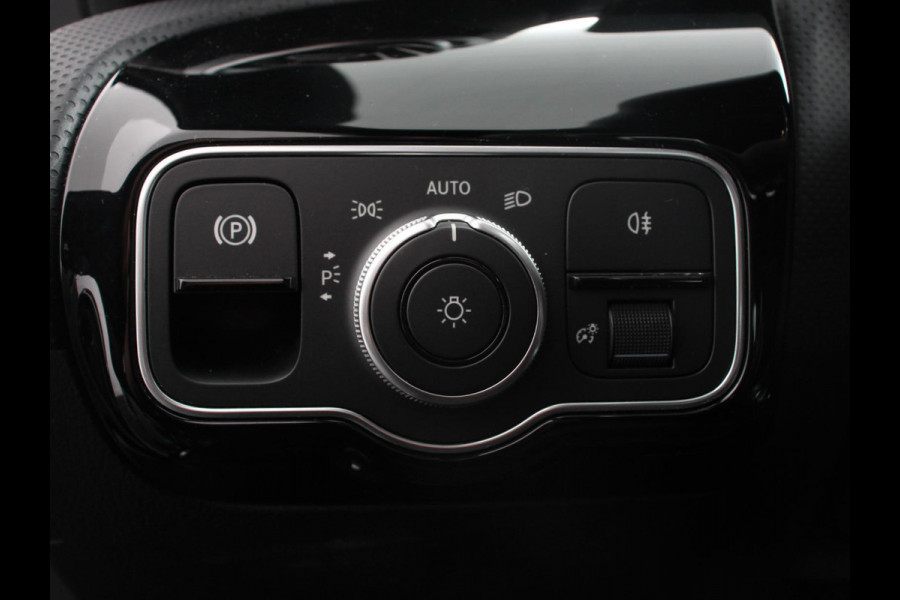 Mercedes-Benz A-Klasse 200 Automaat AMG Line | Navigatie | Climate control | Camera | Parkeer sensoren | Half Lederen Bekleding | Led  | Cruise Control adaptive | LM Velgen | Dab | Led