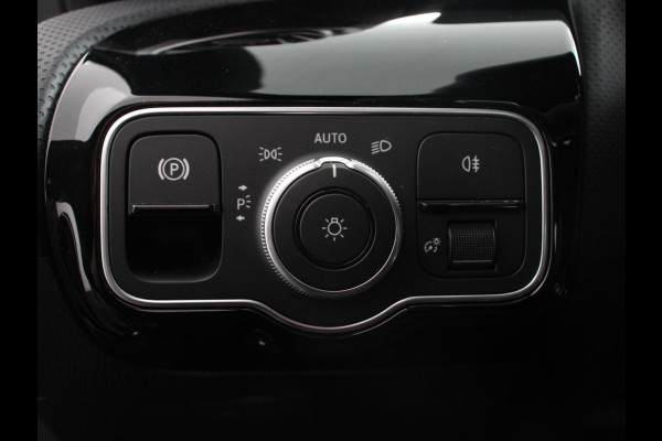 Mercedes-Benz A-Klasse 200 Automaat AMG Line | Navigatie | Climate control | Camera | Parkeer sensoren | Half Lederen Bekleding | Led  | Cruise Control adaptive | LM Velgen | Dab | Led