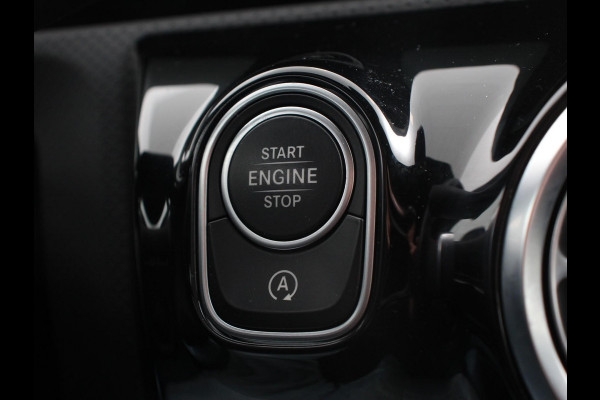 Mercedes-Benz A-Klasse 200 Automaat AMG Line | Navigatie | Climate control | Camera | Parkeer sensoren | Half Lederen Bekleding | Led  | Cruise Control adaptive | LM Velgen | Dab | Led